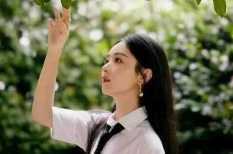 娱乐圈吃瓜彩虹是谁啊,彩虹身份之谜，吃瓜群众热议不已